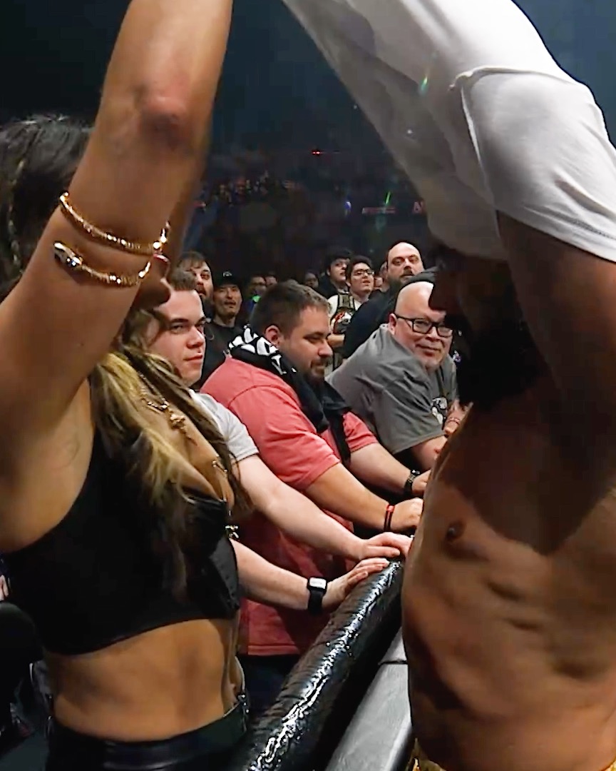 @Andradealmas’s pants were already off… there goes the shirt too 😏

#AEWCollision Playoff Palooza is on NOW on TNT & HBO Max!