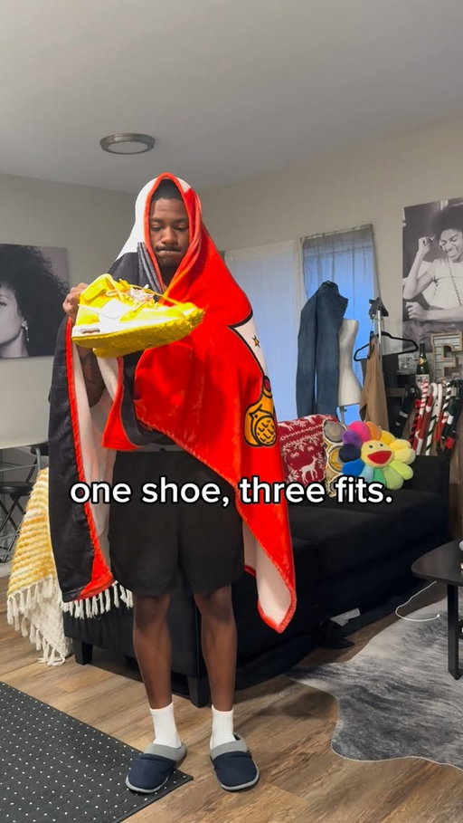 ONE SHOE THREE FITS WHICH ONE WAS YOUR FAVORITE???
hoodie: @staydangerous.usa 
shirt: @winnerscircle.kc x @stampedddd_ 
•
•
•
•
if viewing, follow @erckhll 
#fashion #offwhite #streetwear #outfitinspiration #explorepage