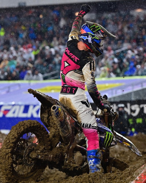 FIRST TITLE CLINCHED 🏆 @Cole17Davies 

Cole Davies gets the job done in Philly and earns his first 250SX East title 💪

#MonsterEnergy #SupercrossLIVE