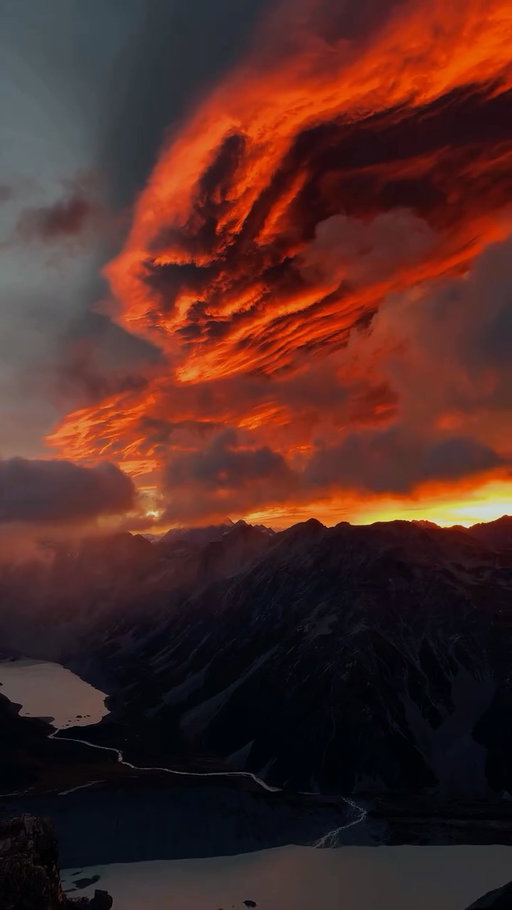 Can’t get over this sunrise 

#hiking #nz #mountains