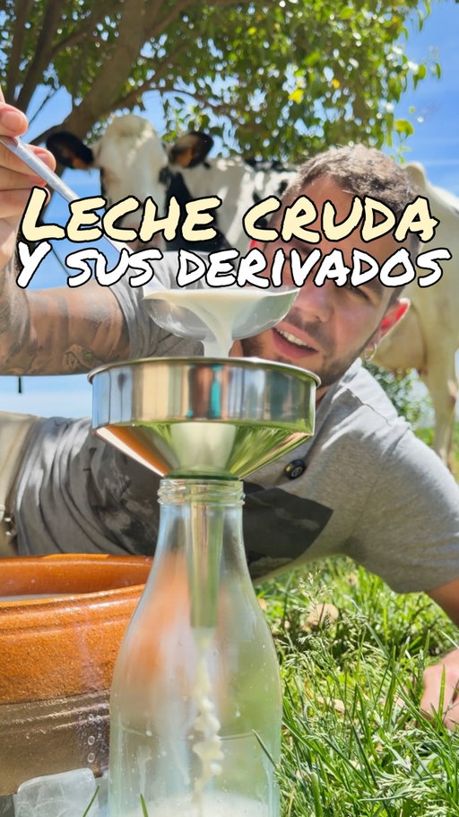 🥛LECHE CRUDA🥛
“Y sus derivados”

Aquí tenéis la prueba de que la leche no crece en briks y la mantequilla no nace envuelta en un papel. Un producto de calidad exige mimo, paciencia y sobre todo una buena materia prima. 

Destacar que para sacar esta cantidad de mantequilla solemos guardar la nata de varias tandas, cuando acumulamos suficiente es cuando hacemos la mantequilla o ghee