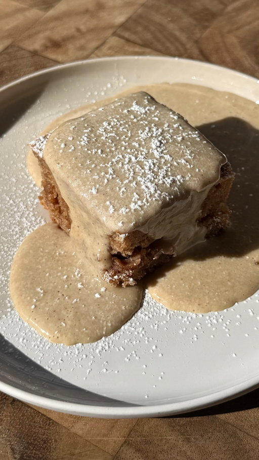 Current sweet obsession = Sticky date traybake with a white chocolate date sauce 🤌

On the table in under an hour and guaranteed to disappear in about five minutes. Plus a great way to use up Medjool dates! 

🤤 Comment “DATE” and I’ll DM you the recipe, or visit my website link in bio. 

#stickydate #vegandessert #medjooldates #veganbaking #easydessert wearing @stagnistudio