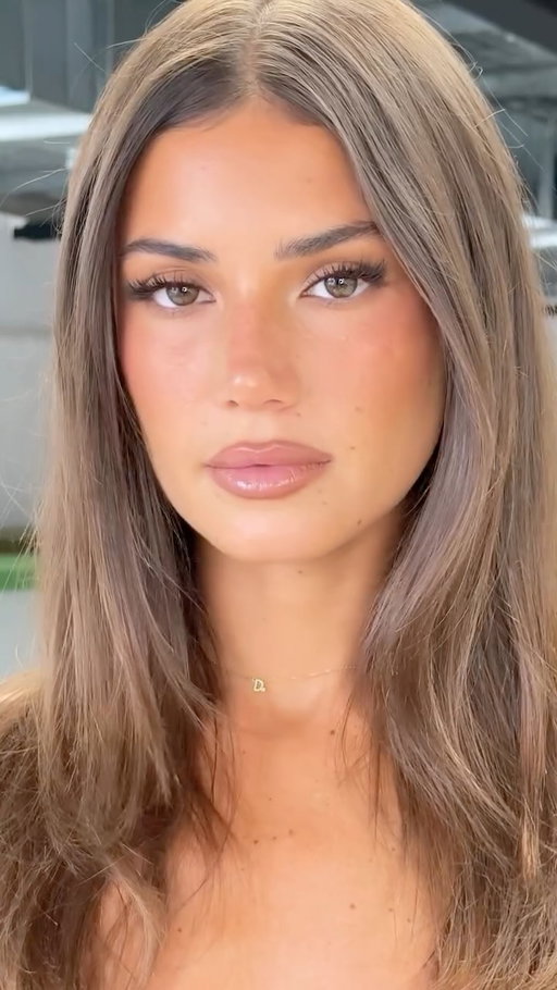 Comment SHADES for a link to the shades I used for this look x

Eyes and lips for this viral glam on @dekota_thompson