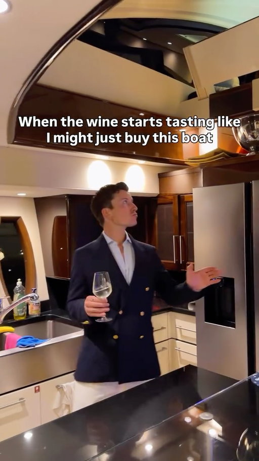 If the vibes are good 🥂 #funny #yachts #funnycouples #husband #luxurylifestyle