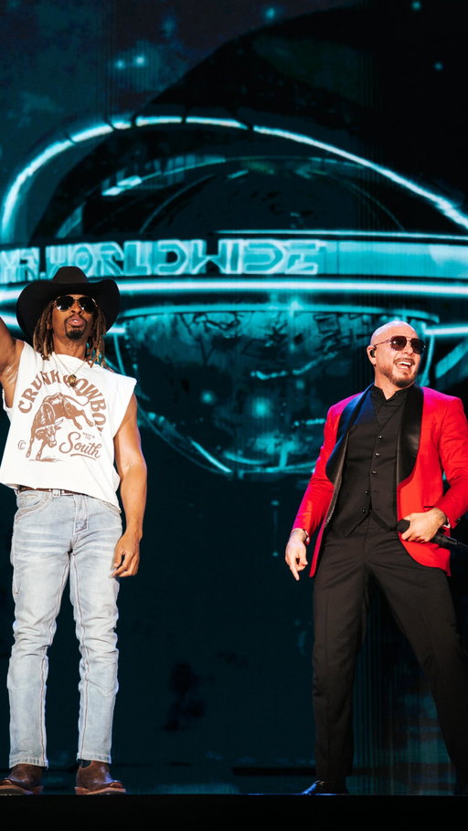 DALE 🔥 @pitbull @liljon 

Watch the @amazonmusic livestream, only on @primevideo and @twitch