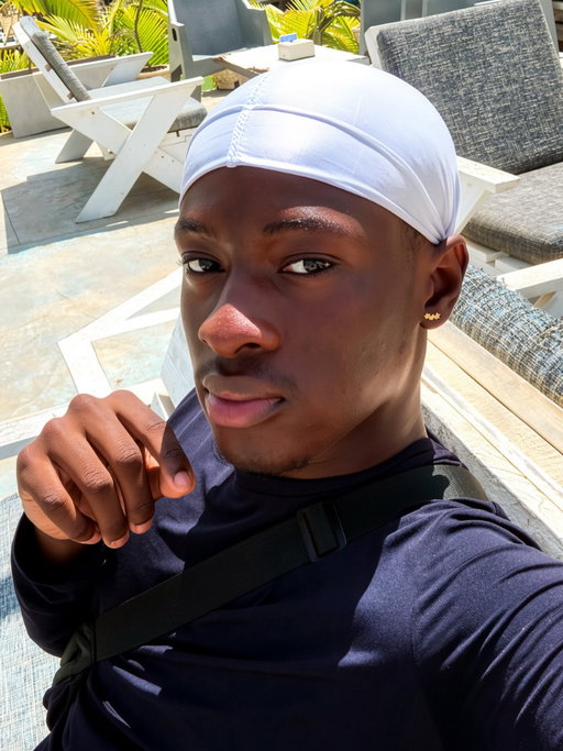 sparked up my look with this durag from @fijithrifts.gh 🤩