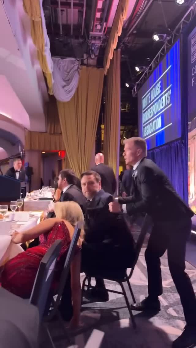 President Donald Trump and Vice President JD Vance being escorted out by the Secret Service, after a reported shooting at the annual White House Correspondents’ Association Dinner last night. 

🎥: Getty
