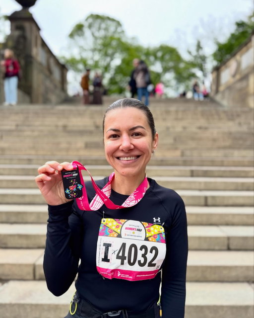 Another half marathon for the books! And with a PR! 🥳🎉🎊🍾

@maybelline women’s half marathon @nyrr 

I still can’t believe I was ~15 min faster than my first half marathon 🥹 especially because my training block was not “perfect”. Had the best “pacer” with me @alegailey running a race with a friend is another experience and I highly recommend 🥰

And now, it’s almost time to start the marathon training block 🥲

#newyorkcitylifestyle 
#nyrr #nycrunning #maybellinehalfmarathon halfmarathoner