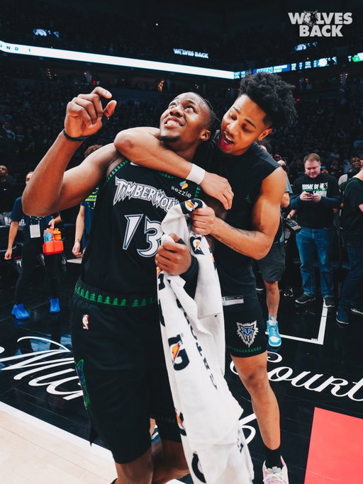 WARNING TO #Illini FANS ⚠️

Photo might cause intense emotions 🥲

Ayo X TSJ 🐺 

📸 @timberwolves