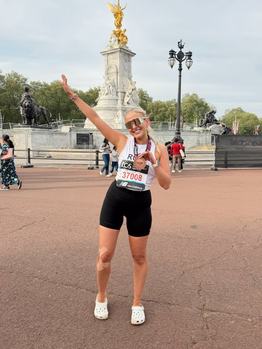 I DID IT!!!!!!! 26.2 miles, I’m officially part of the 1% club 🙌🏼 marathon over and out 🫡