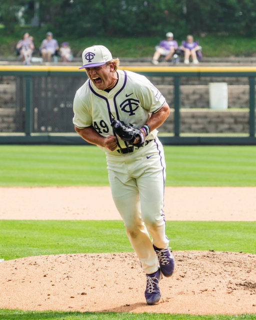 HE’S BAAAAACK 🔥

#GoFrogs | #FrogballUSA