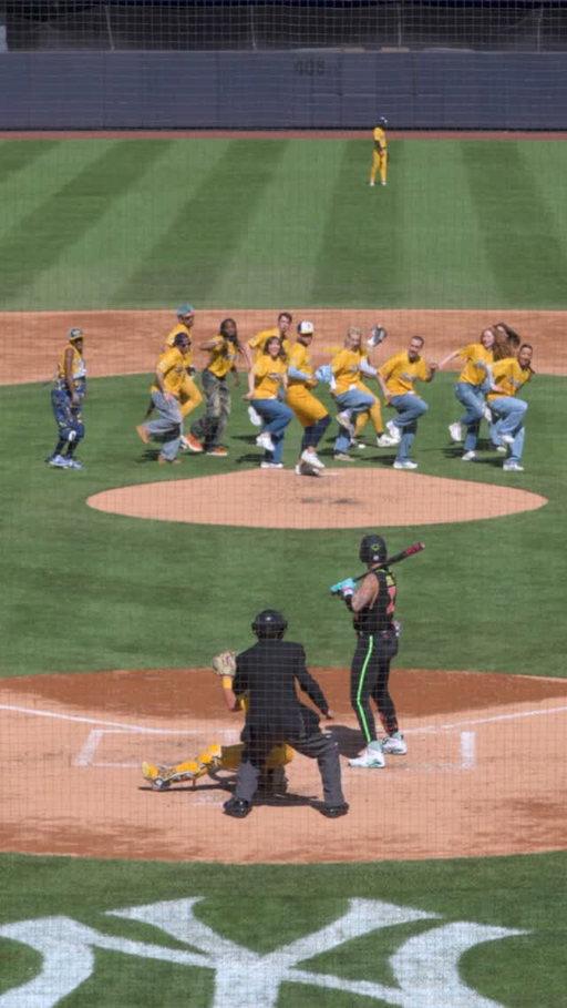 A mid-pitch dance featuring THE @cost_n_mayor?? Yeah, it’s a good day😎 

@11tomidnight 

#savannahbananas #bananaball #costnmayor #choreography #broadway