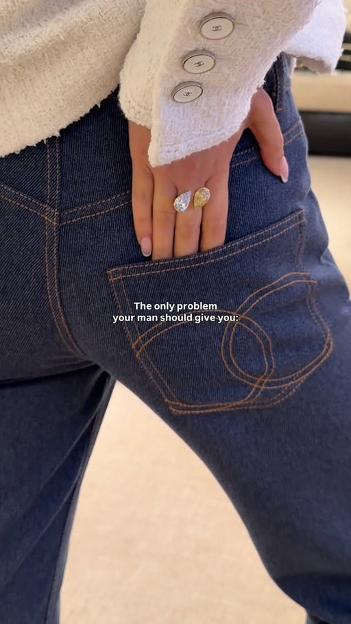Just a small inconvenience… @klarejewelers 

#diamonds #toietmoi #pearshapediamond #diamondring #klarepartner