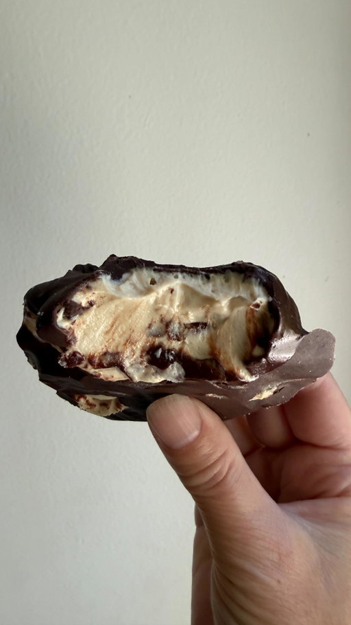 did I mention that they’re gluten free and the small amount of powdered sugar in the recipe is organic?

if healthyish food that isn’t boring is you’re thing too, you’re in the right place🫶🏼

peanut butter cup frozen yogurt treats 

1/4 cup organic peanut butter (or sub sunflower butter)
1/4 cup organic powdered sugar
1 cup plain @siggisdairy grassfed yogurt
2 tablespoons @nugonutrition vanilla protein powder
1 cup chocolate chips
flaky salt, for sprinkling

combine peanut butter, powdered sugar, yogurt, and protein powder in a mixing bowl. use a large a spoon to combine. 

line a baking sheet with parchment paper. spoon yogurt mixture onto the baking sheet, making round circles.

*I like to make these on the bigger side. feel free to form smaller scoops if you prefer!

place in the freezer for 2 hours.

melt semi-sweet chocolate chips in the microwave in 30 second intervals, stirring in between. 

once the chocolate is smooth, remove yogurt treats from the freezer. 

dip the frozen yogurt bites into the melted chocolate and return to the parchment lined baking sheet.

sprinkle with flaky salt immediately.

let chocolate harden and enjoy!!

store leftovers in an air tight container in the freezer and let sit out for 10 minutes before enjoying. 

these are a great snack prep for those looking to have protein-rich treats on hand during the week🤍

many thanks to my nephew who gave me this idea, as he makes a variation using pb powder🥜

#momlifebelike #proteinsnack #frozenyogurt #glutenfreerecipe #healthyish