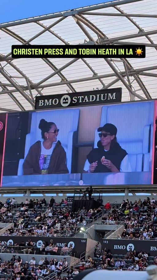 Christen Press and Tobin Heath enjoying Sunday Footy ☀️