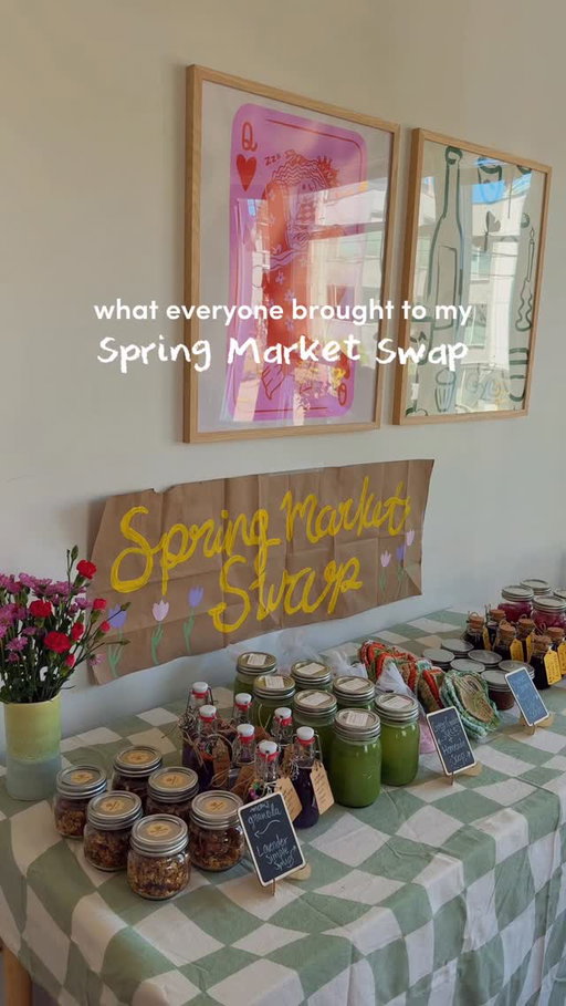the gals showed 👏up👏

Also huge shoutout to @jconing slinging matchas and coffees in the background of all these videos 🤣🙏

______
#seattlewashington #farmersmarket #hostingideas farmers market swap, spring market swap