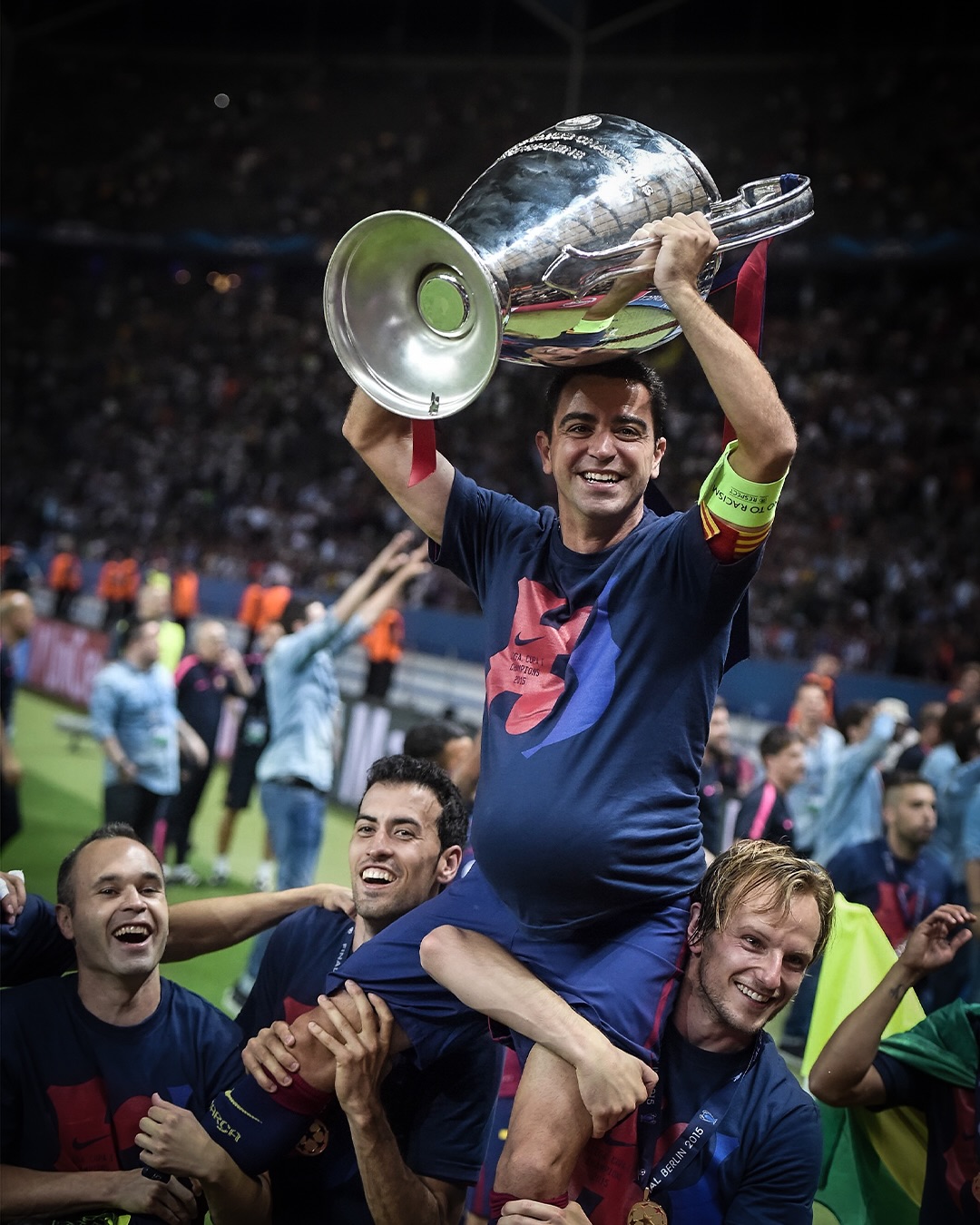 Late night finds… Xavi x Iniesta x Busquets 😮‍💨

Can’t lie, this might be the greatest midfield trio football has ever seen. The control. The intelligence. The chemistry. These three had football looking easy. Complimented each other perfectly. Every touch had purpose, every pass had meaning. Barcelona and Spain, they won it all. World Cup. Euros. Champions Leagues. League titles. Xavi dictated the tempo. Iniesta brought the magic. Busquets was the glue. Three unique profiles, one perfect combination. Total football. This trio didn’t need pace or power because they were always ahead of the game… an understanding of the game that felt years ahead of everyone else. 

I don’t think we’ll ever see a midfield partnership like Xavi, Iniesta and Busquets again 😮‍💨🤌🏽