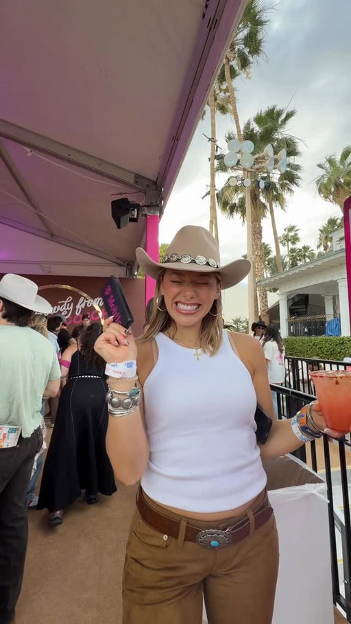 The only thing dramatic about my day was having to communicate for everyone because of the top notch service thanks to @tmobile #TMobilePartner