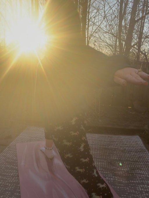 What a gorgeous night. Sunset yoga in my own backyard ☀️

Thankful to my husband for running outside to clean a spot for me when I said “it would be cool one day to do yoga while the suns setting”. He said why not right now 💕