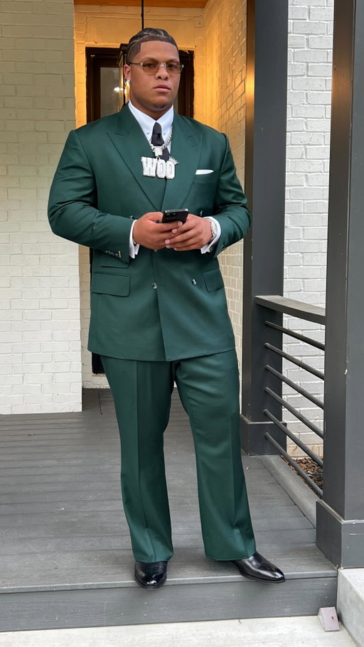 Draped in HIDEOKI, @peterwoods.11 with family in Atlanta as his name was called in the first round of the NFL Draft.

Built for the moment.

The journey begins. Congratulations!

#HideokiBespoke #Hideoki #PeterWoods #NFLDraft