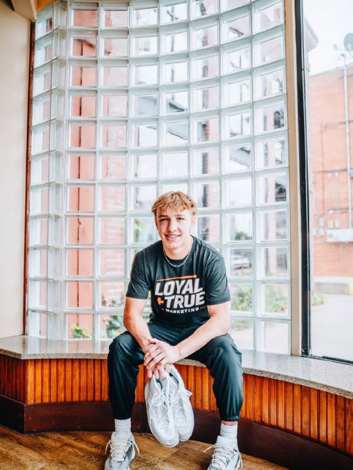 Just stacking reps in every area. Got the chance to shoot at Eskimo Joe’s through Loyal and True Marketing. #loyalandtruefamily #nilnetwork #nilspace #workinprogress #collegeathlete

Thank you @loyalandtruemarketing for having me!