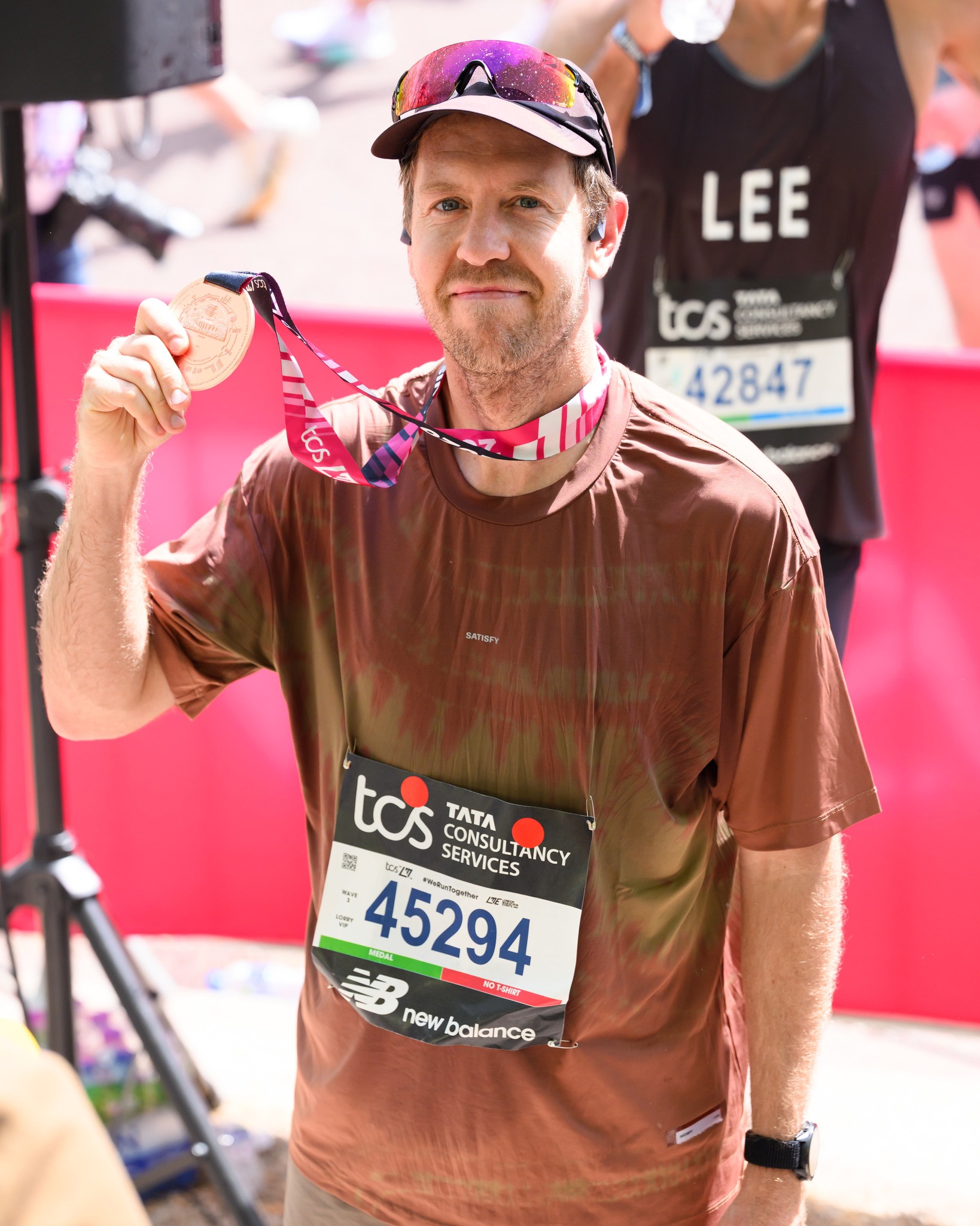 A huge congratulations to F1 legend Sebastian Vettel on completing the London Marathon! 🏃‍♂️

Seb clocked a sub-3-hour time (2:59:08) in what was his first ever marathon... but we all knew he was quick 😏

#F1 #Formula1 @sebastianvettel