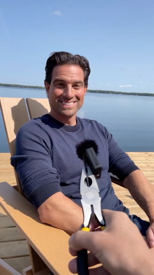 That’s one way to support your friend 🤭 

Catch an all new Renovation Resort Sundays at 9ep on Home Network, or stream on-demand with @STACKTV