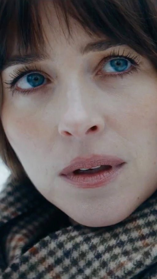 First look at Dakota Johnson, Anne Hathaway, and Josh Hartnett in #Verity.

In theaters on October 2.