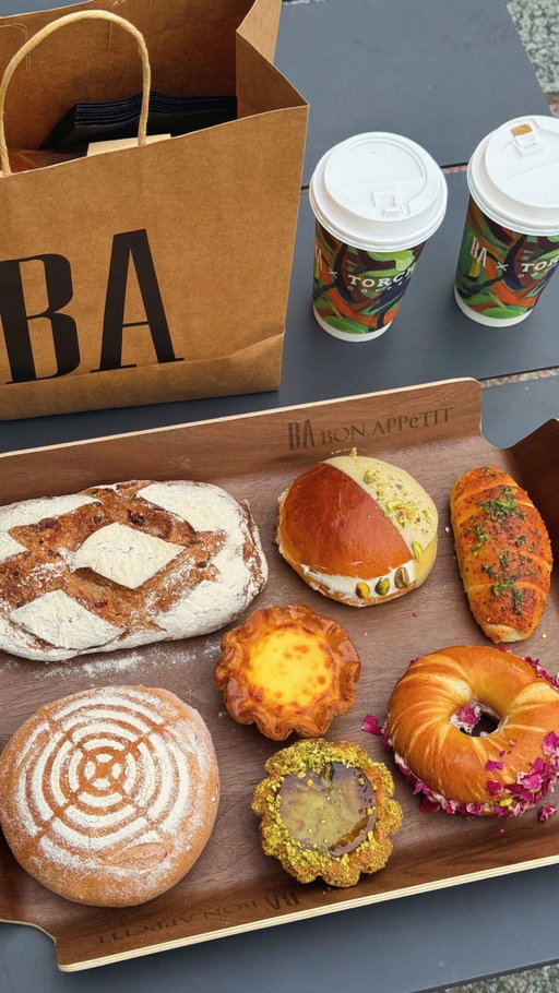Hot Chocolate, Rose Honey Latte, Shio Pan, Egg Tarts, Purple Rice Bun, Pistachio Maritozzo, Rose Berry Sourdough, & Rose Bagel 📍 BA Artisan Bakehouse 🍞 ⁣
⁣
BA Artisan Bakehouse is located in Bellevue, WA. Right when you walk into this bakery, you could smell all the delicious bread and pastries. All of their bread is made fresh daily. Their bread and pastries are inspired by global baking traditions creating a variety of different flavors and textures. My favorites were the sourdough egg tart, purple rice bun, pistachio maritozzo, and the garlic herb shio pan. I’m definitely coming back to try more! Come check them out in Bellevue!⁣
⁣
Thank you @ba.bakehouse.bellevue for having us! ✨⁣
⁣
#bakerygoods #breadislife #bellevuewa