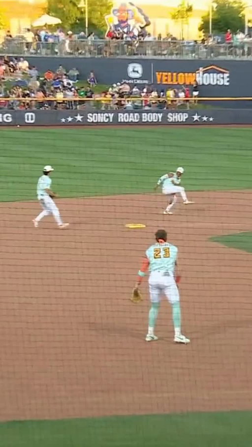 The Coconuts’ trick play highlight reel is going to be 12 hours long by the time the season ends 🎞️

#bananaball #locobeachcoconuts #savannahbananas #baseballhighlights #infield