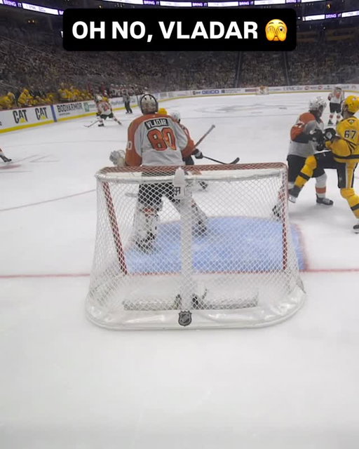 Penguins take the lead in Game 5 after an unfortunate moment for the Flyers goaltender 😤