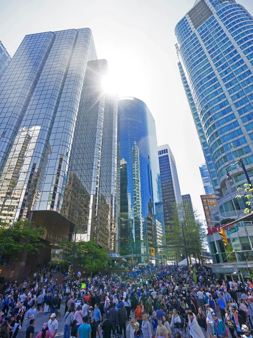 ⚠️🚨 WARNING: Vancouver's only Marathon event is about to take over the City 🏃‍♂️🔥

Crowds. Noise. Energy everywhere. 🥳

If you’re not running... get out there to cheer 🙌

Vancouver is about to go OFF 💥

Streets packed. Crowds roaring 🏃‍♀️

BMO Vancouver Marathon brings the energy 🔥

bmovanmarathon.ca/info 

bmovanmarathon.ca/cheer

bmovanmarathon.ca/detours 

@bmovanmarathon #bmovm