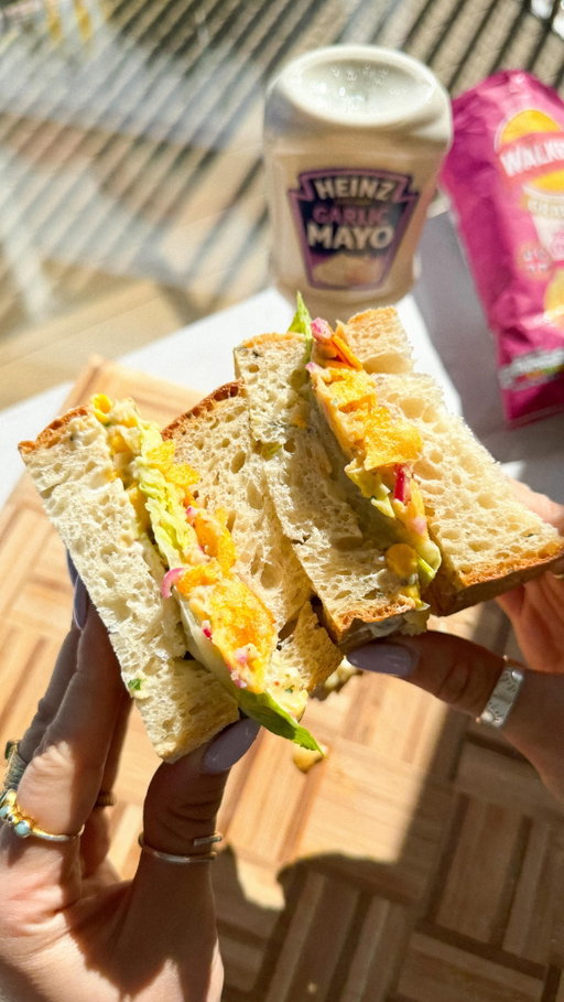 ad the ULTIMATE chickpea tuna & sweetcorn sarnie… glow’d up with @heinz_uk & @walkers_crisps !! 🤭🌽🦐🧄 

I personally do not think my lunchbox has ever looked quite so good thanks to the PERFECT addition of Heinz Garlic Mayo & Walkers Prawn Cocktail Crisps into my pretty elite chickpea & sweetcorn filling… if I do say so myself HEHE. 

Ugh seriously, dream rotation. We really went all in on this one & I’m never buying a £4 meal deal ever again. I swear. 👀

The creaminess of the garlic mayo, the tang of the prawn cocktail… GUYS you simply must try it. Recipe below !! 

👩🏼‍🍳 Chickpea & Sweetcorn - will fill 2/3 sarnies! 👩🏼‍🍳

- 1tbsp Heinz Garlic Mayo
- 250g Chickpeas (I’m using queen chickpeas as the texture slaps)
- 1tbsp Greek Yoghurt
- 0.5tsp Wholegrain Mustard
- 2tbsp Crinkle Cut Pickles
- 120g Sweetcorn
- 1tbsp Lemon Juice
- Salt & Pepper
- 1tsp Dried Parsley 

Simply mash your chickpeas & combine the above for your chickpea & sweetcorn mix! 

Assemble your sarnie with…

🥪 2 x Slices of Sourdough
🧄 1tbsp Heinz Garlic Mayo
🥬 Baby Gem Lettuce
🌽 Chickpea & Sweetcorn Mix
🧅 Pickled Red Onions
🦐 Walkers’ Prawn Cocktail Crisps 

Enjoy that lunchbox glow up divas !! XXXX

#GoAllIn #ElevateYourLunch
