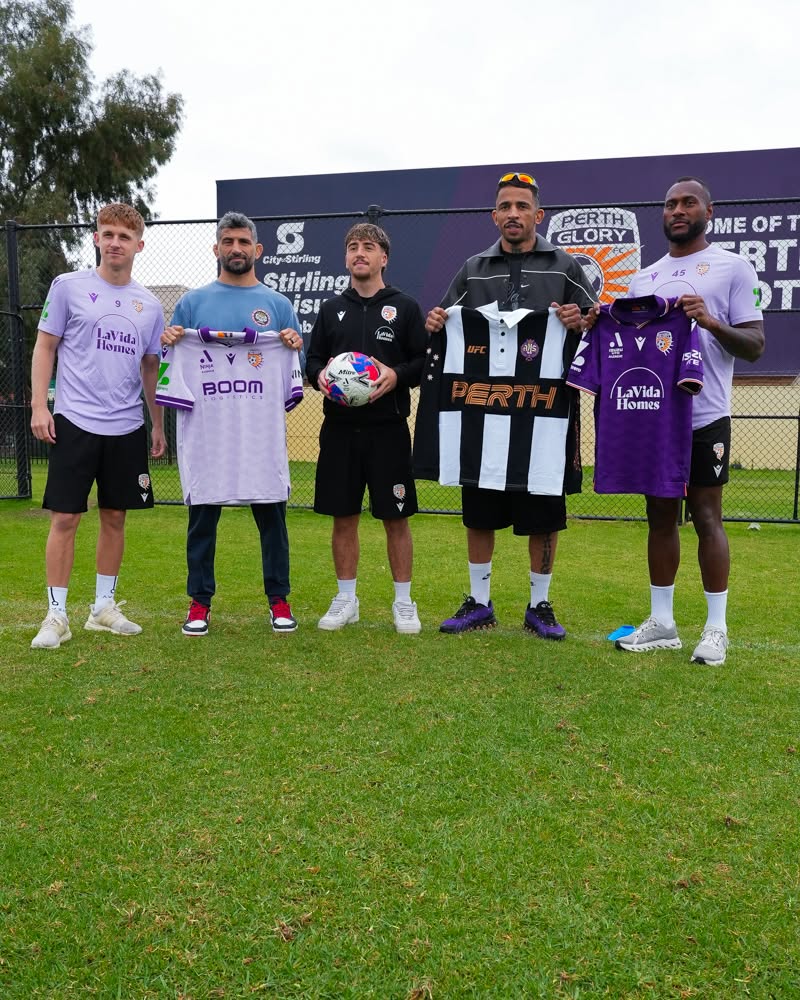 UFC 🤝 @PerthGloryFC ⁣
⁣
O @TheNightmare_170 e o @BeneilDariush foram conhecer o clube da cidade antes do #UFCPerth! ⁣
⁣
⚽️⁣
⁣
Carlos Prates and Beneil Dariush checked out the local club ahead of #UFCPerth!