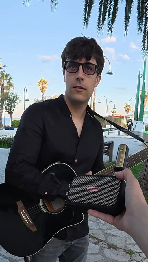 Gifting strangers this portable amp (Spark Go by Positive Grid, you’ll find it in my bio)