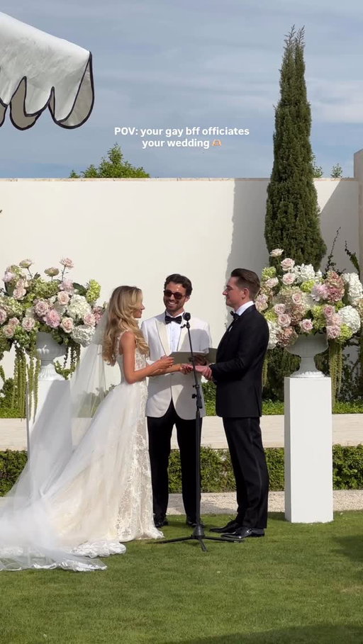 highly recommended getting your gay to officiate your wedding 👰🏼‍♀️😭💕💖🫶🏻
•
#wedding #weddingday #2026bride #bestfriend #gay