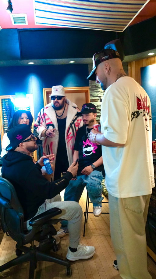 Big news Toronto!!! 🩷💚💛

May 8th at BMO Field Brazil vs TFC for the @wearelivinglegends kickoff and we are officially performing the halftime show.

This is not just a match… this is HISTORY.

@ronaldinho in the building and more Living Legends stepping onto that pitch ⚽️🐐🔥

I had to bring the right squad for a moment like this Armando Karl Wolf Fito Blanko and Dani Doucette.

And we didn’t just come to perform… we made an anthem for the night.

Our brand new song “Back Again” is dropping the SAME DAY and we’re previewing it in this video right now.

Toronto… this is going to be unreal. See you May 8th 🇧🇷🇨🇦🔥
🎥 @modelamelo
🎶 @heymcflymusic