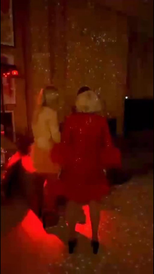 Oh my goodness just found this on the camera roll… Anyone else a child of the late 70’s and early 80’s and had a parent that would dance with them like this… every Christmas, birthday, celebration my mum would take her girls by the hand and do this dance… such a beautiful memory unlocked… we’ve grown a bit since then 😂🪩🕺🏻(excuse all the squeaking)
