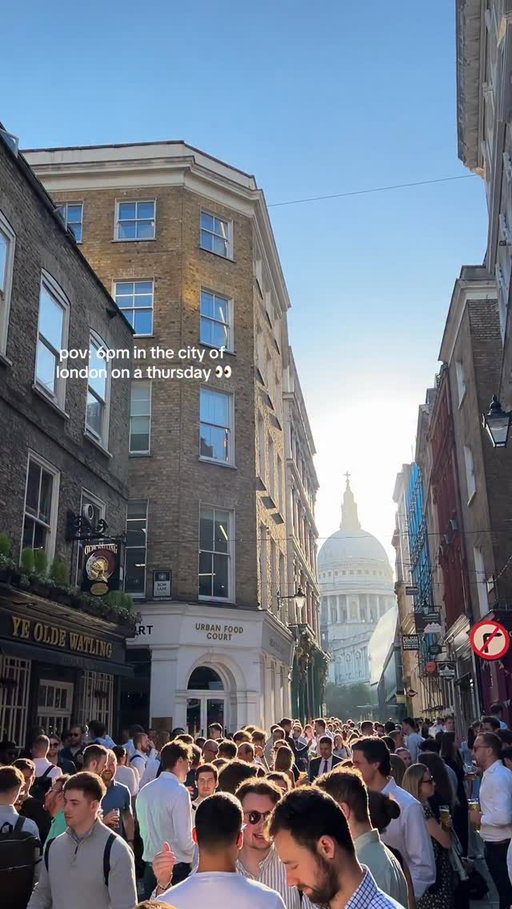 thirsty thursdays in the city of london 🍻🇬🇧 #financebro #cityoflondon #londonpub #pubs #pints