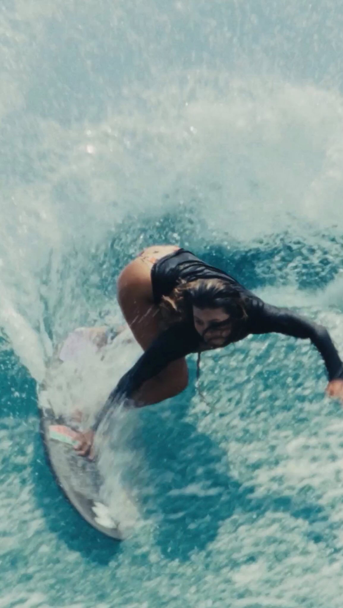 made her own lane 💯

@skybrown in “NOW DAYS“ drops this friday may 1 on red bull surfing youtube + red bull tv

#surf #skateboarding #movie