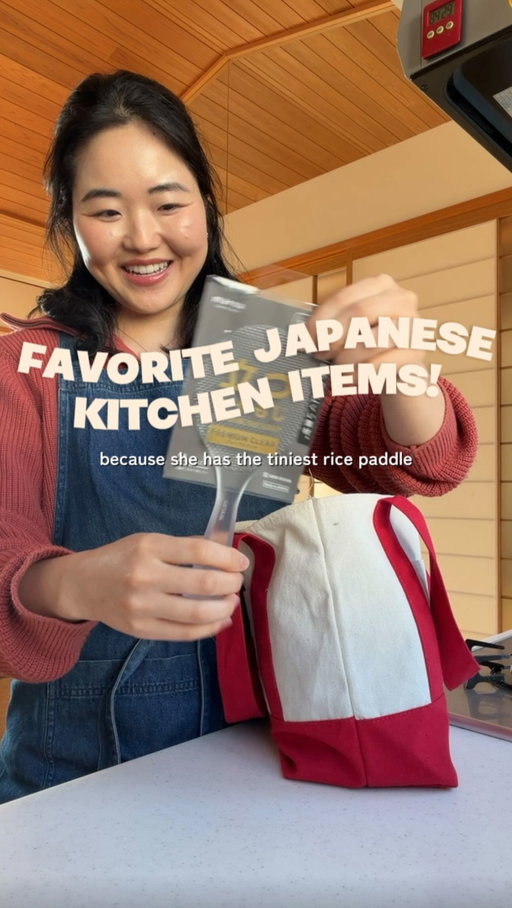 Japanese kitchen stores are my biggest weakness because I want everything there 😫
My housewarming gift to my friends will most definitely be some sort of Japanese kitchen item fyi!!
Let me know what your favorites are!

友達が最近引っ越したのでプレゼントに私が愛用している日本のキッチン用品をセレクトしてきました〜
あと自分のも色々買ってしまった〜笑
全部欲しくなる。危ない場所だ。😅
みんなのおすすめも教えて欲しい！！

#japanesekitchen #キッチングッズ #japansouvenir