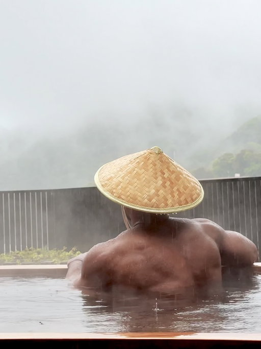 Moments of calm and tranquility up in the mountains of Japan 🇯🇵 Couple days in Hakone and Fukiya to recharge and Enjoy the natural thermal Onsen and traditional Japanese food, an experience i will never forget! 

.
.
.
#japan #hakone