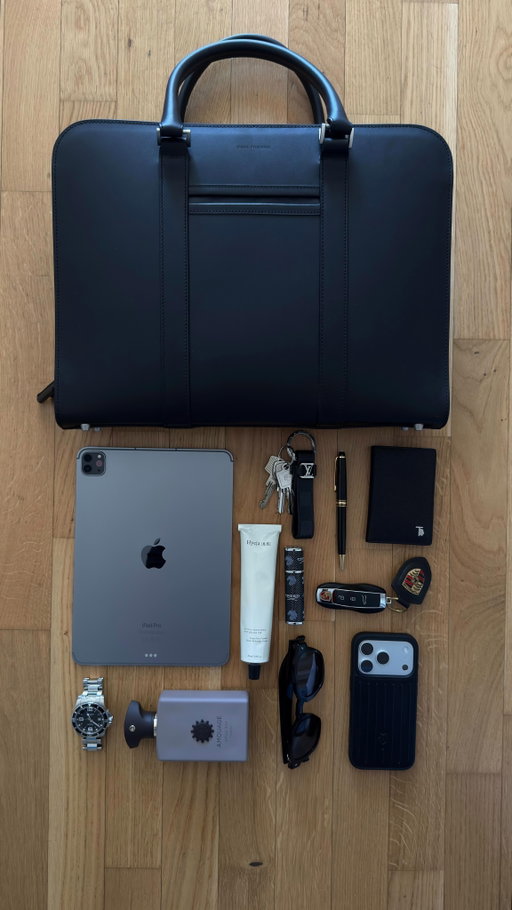 What’s in my bag - Office Edition

@carlfriedrik #carlfriedrik