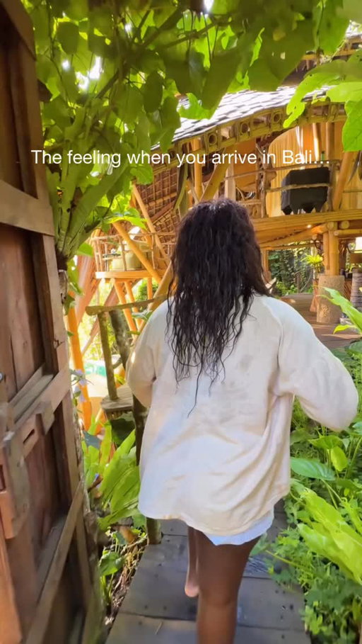 The feeling when you arrive in Bali😍🌴(Via: @izathindwa)

A stay dreams are made of at @veluvanabali

#Bali #bamboovilla #remarkabledestinations