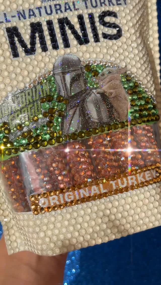 Just when you thought this partnership couldn’t get more iconic, we made it sparkle! ✨ 

Don’t miss Star Wars: #TheMandalorianAndGrogu coming to theaters May 22!