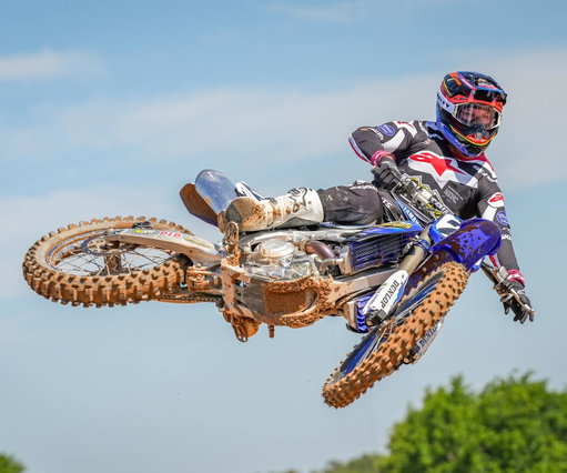 It’s always a blast to get to watch @crtwotwo ride, between his role with @clubmx and keeping up with his kids, he probably doesn’t get to ride as much as he would like but I’m sure he takes advantage of every opportunity he can get! Hopefully we will see more of him this summer!
.
#clubmx #racerx #racerxonline