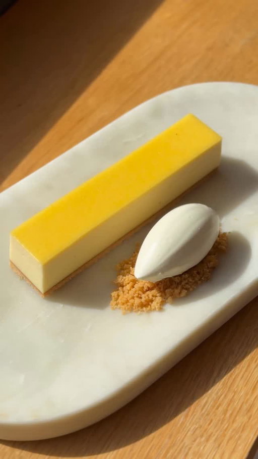 This leaking tart gave me nightmares a few months ago, and I just couldn’t work out the technique to fix it. In the end…it was a pretty obvious fix of lining ALL the sides with pastry, not just the base, but the sight of the custard pouring out put me off trying it again 😂 Anyways, this was SO good, and the rectangular design is stunnnnning. The custard is flavoured with cardamom and orange which is such a great balance, and the the jiggle on the tart is perfect! I serve it with a brown butter crumble which is a little on the sweeter side, then an unsweetened mascarpone cream just to balance it. It is so so good. Takes a bit of effort, but it’s definitely worth it. Click the link in my bio for the full recipe, it’s free!