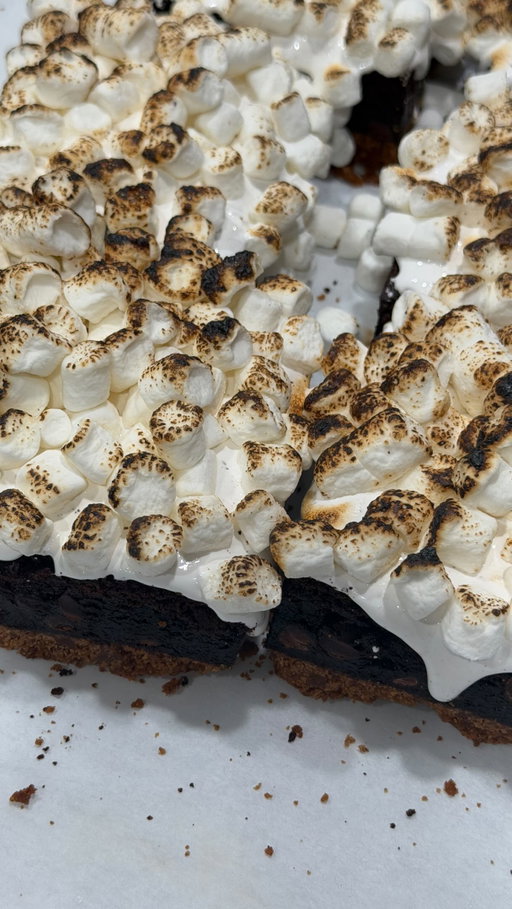 It's S'mores Brownies O'clock! Swing by or order online to get your hands on these gooey treats! 🔥 #miamidesserts #smores #brownie #fyp #wynwood