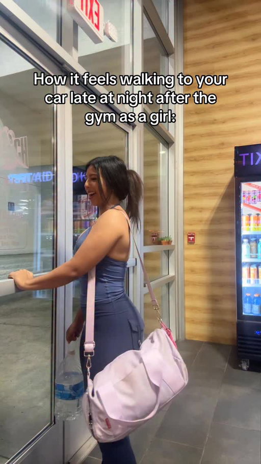 It’s scary at night😭

Follow @emi_demi for daily content & weekly streams on Twitch 💫✨
.
.
.
.
.
#gymlife #gymgirls #gymhumor #viralvídeo #explorepage