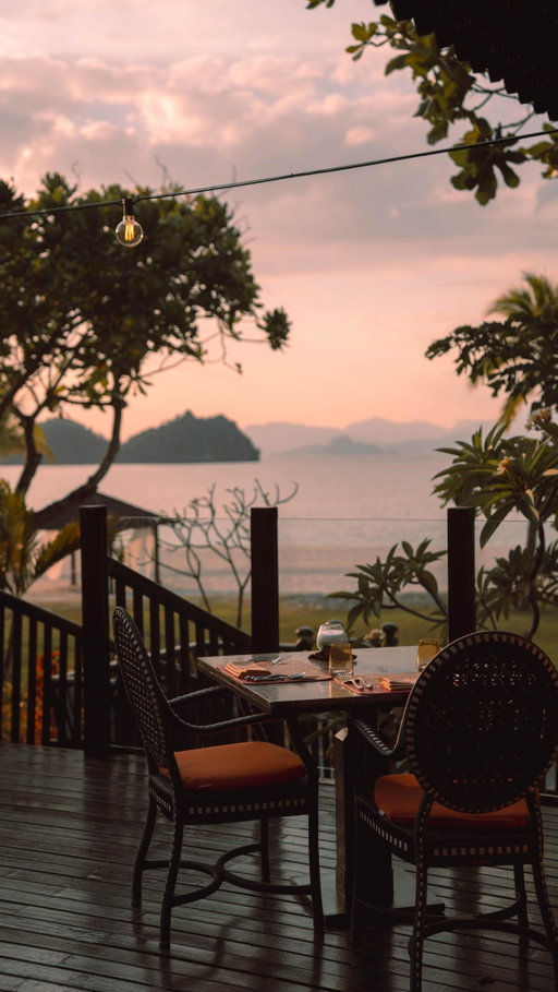 Trip to paradise needed?✨FOLLOW @sinahsstories for more travel guides, itineraries and inspo!

Have you ever heard of the Four Seasons Resort Langkawi? This luxurious resort on the stunning Malaysian island Langkawi sits right next to towering mountains and UNESCO-recognized mangroves.

If not, you should definitely plan a trip there, because there are few places as beautiful and idyllic as this one. Located in the north of the island next to Tanjung Rhu Beach and the mangroves, it is the very definition of paradise: white sandy beaches, breathtaking scenery and the UNESCO Global Geopark beauty.

*PR Invitation

✨Hi, I’m Sinah and I love sharing travel tips that are actually useful: the little underrated spots, easy ways to see a place, and the kind of things that make a trip feel magical like special hotels, guides and itineraries that help you explore the places. FOLLOW along for more!